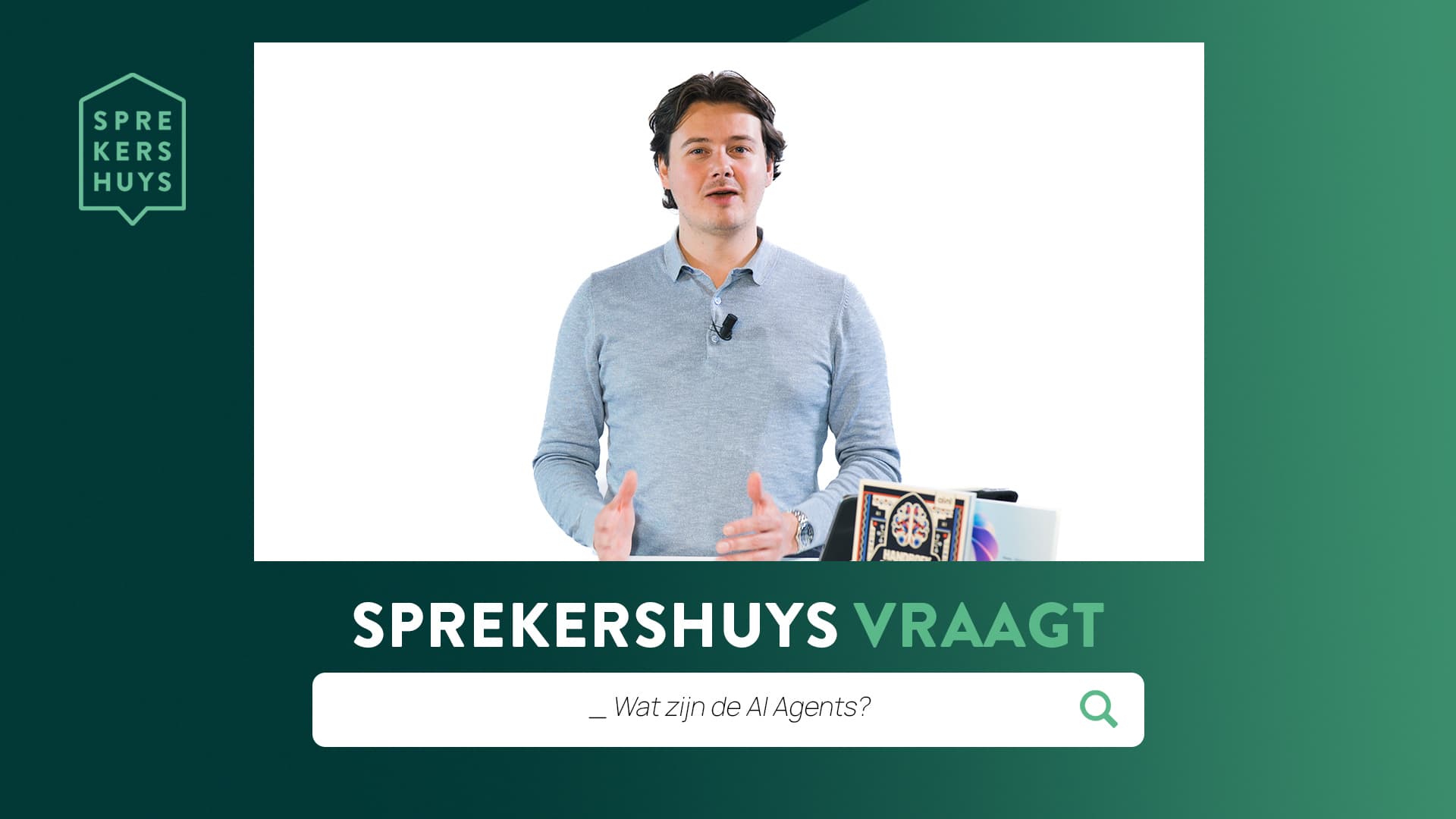 Remy Gieling voor een groene achtergrond over AI Agents