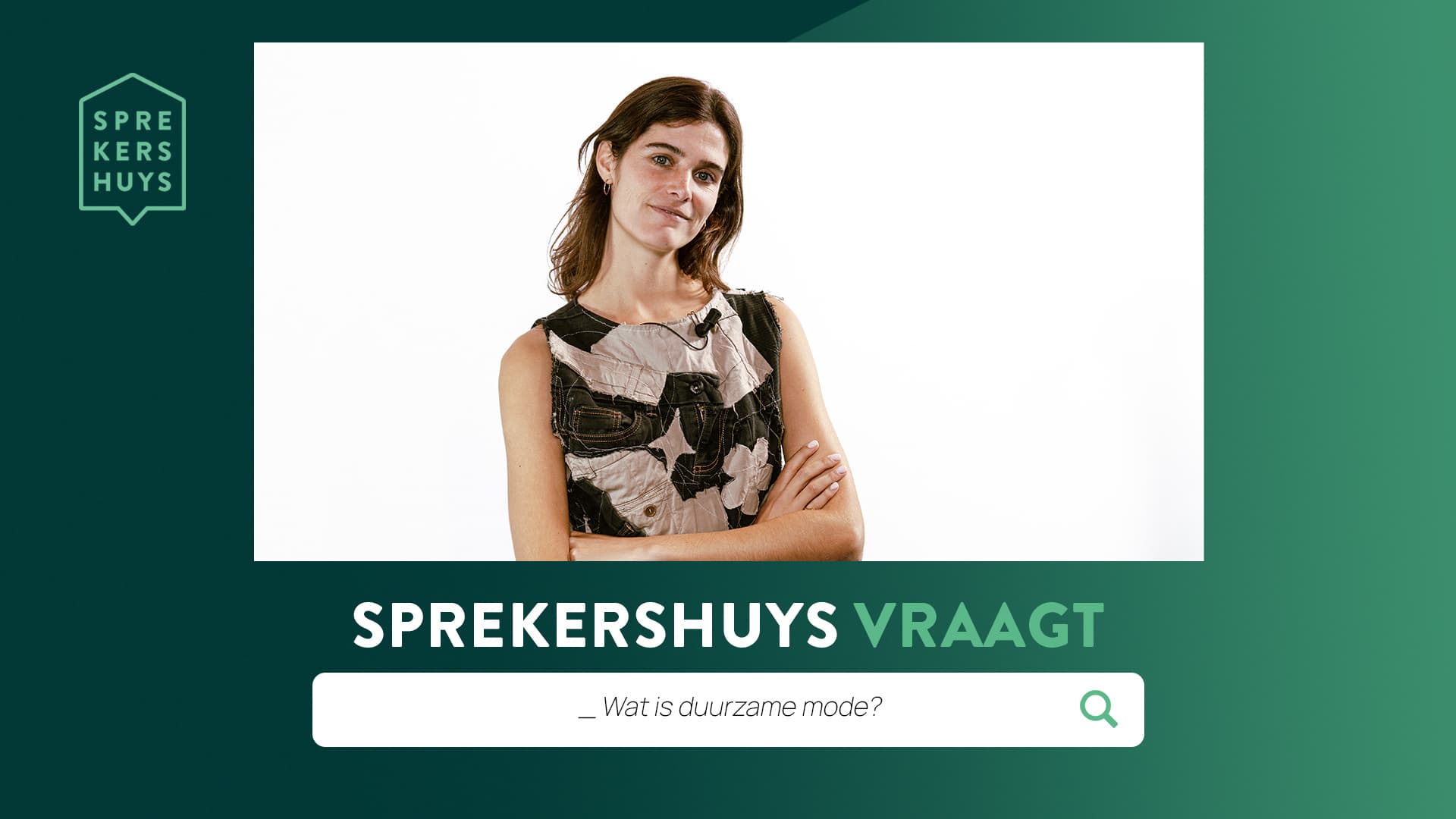 Model en duurzaamheids expert Kiki Boreel voor een groene achtergrond