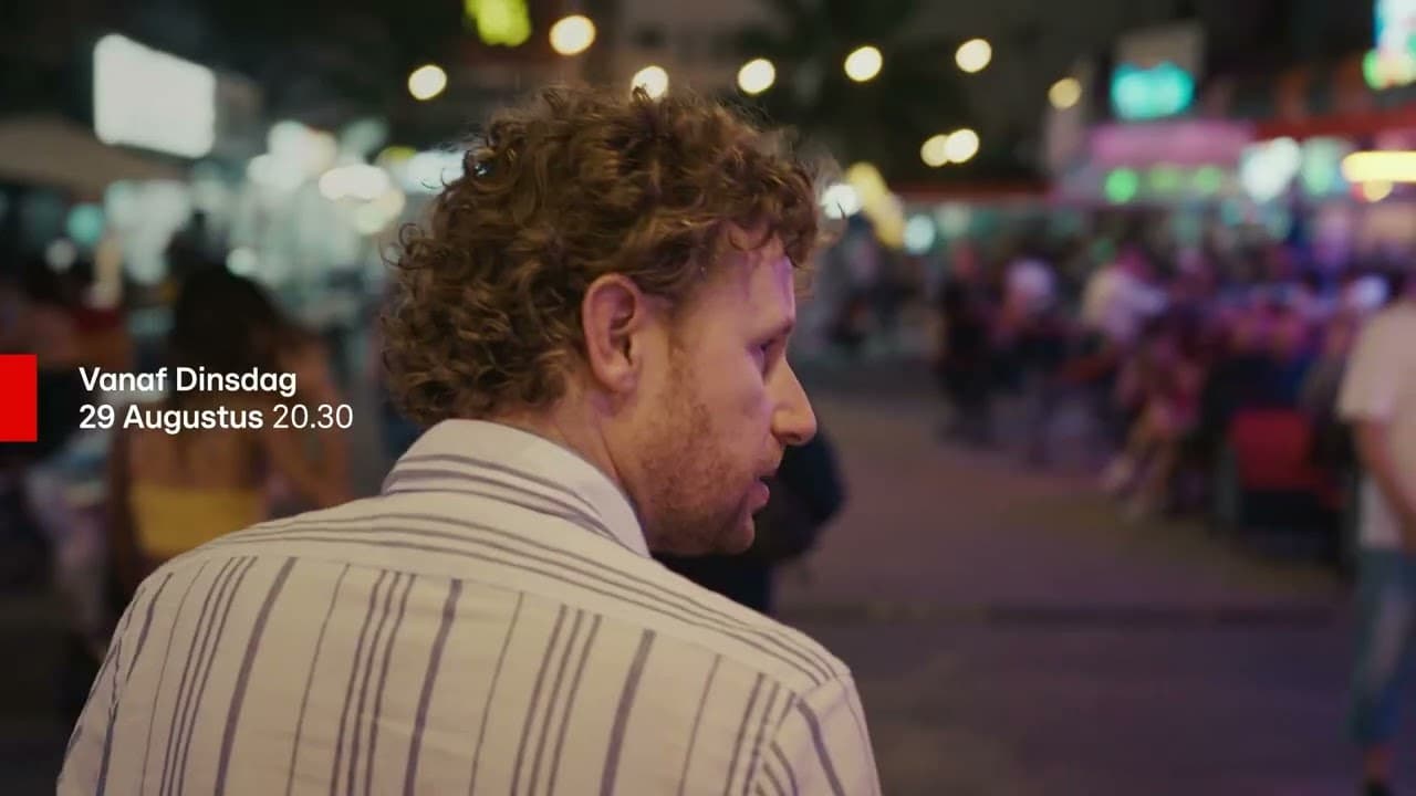 Still van aankondiging programma Ewout op tv. Ewout van de achterkant. Hij kijkt opzij