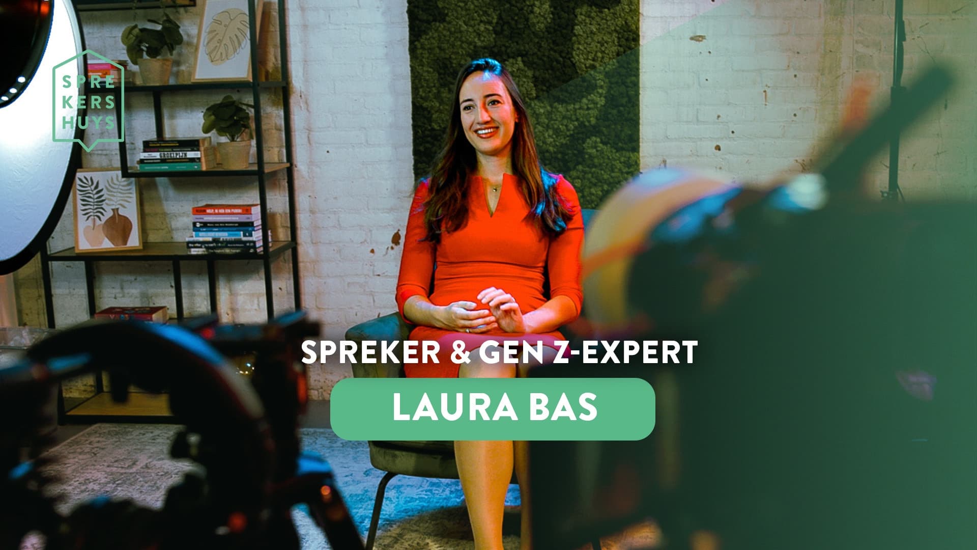 Laura Bas als generatie-expert wordt geinterviewd door Sprekershuys