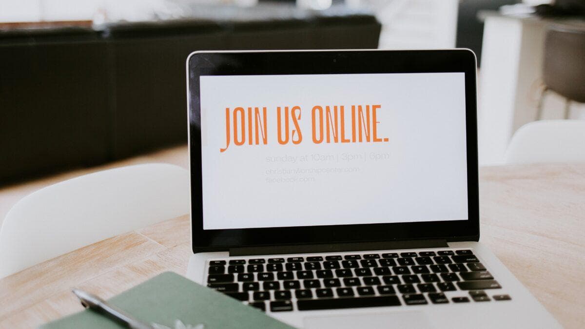 Laptop met Join Us Online