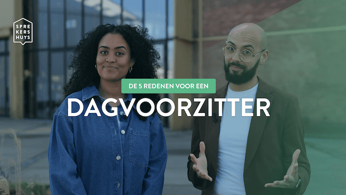 Karim Amghar en Ciana Mayam poserend binnen glimlachend