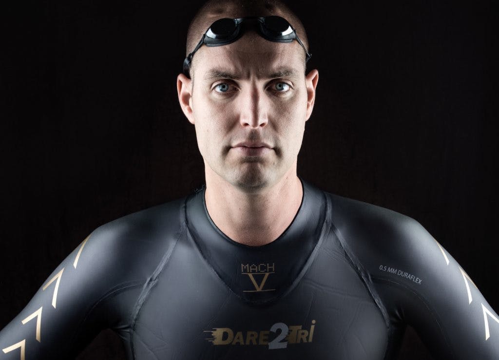 Maarten van der Weijden poserend in zwemkleding