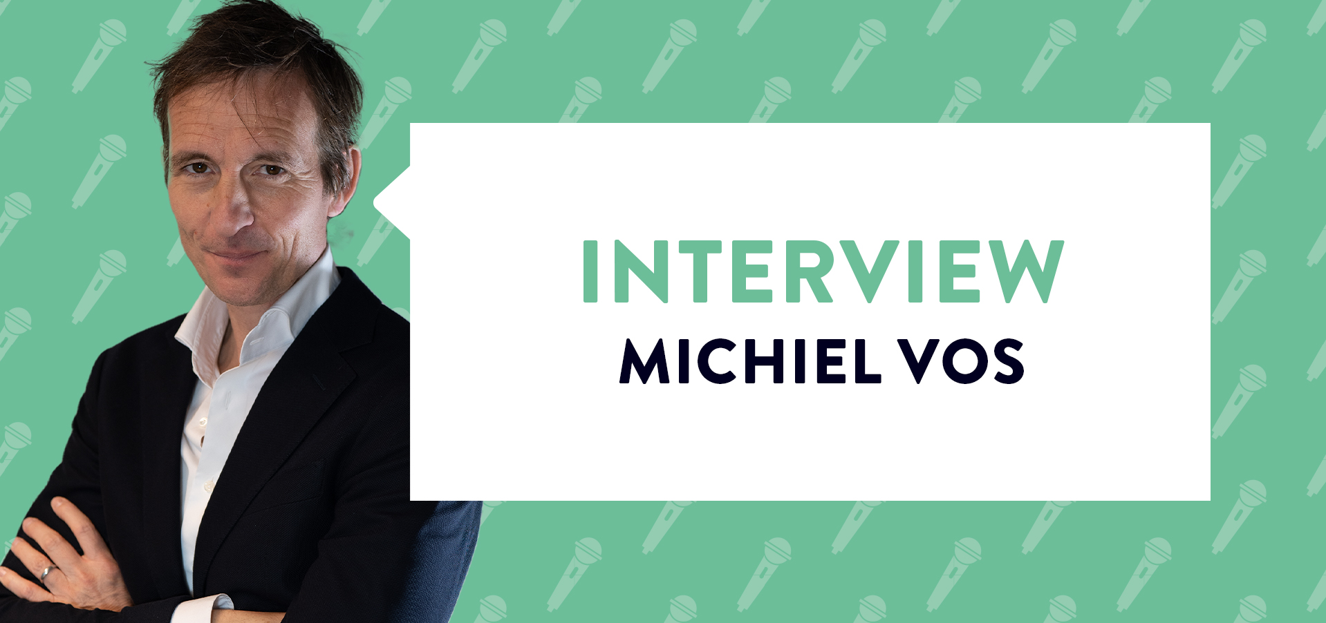 Michiel poserend met tekst 'interview michiel vos'
