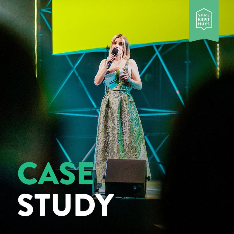 victoria koblenko aan het presenteren in groene jurk met tekst 'case study'