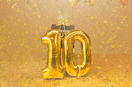 Sprekershuys bestaat 10 jaar ballon