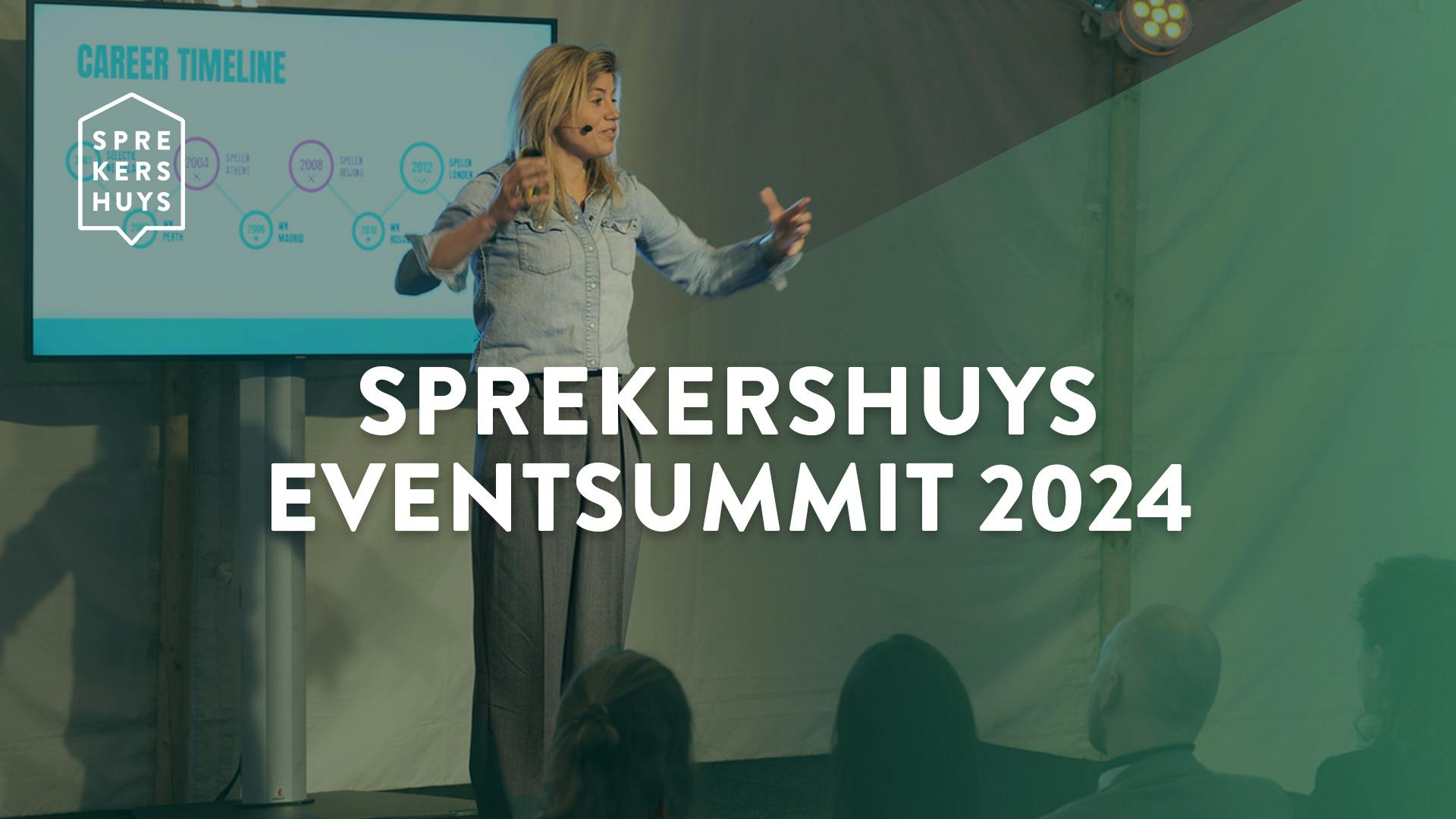 Kim Lammers aan het spreken bewegend met handen met groene gloed over zich en tekst 'Sprekershuys Eventsummit 2024'