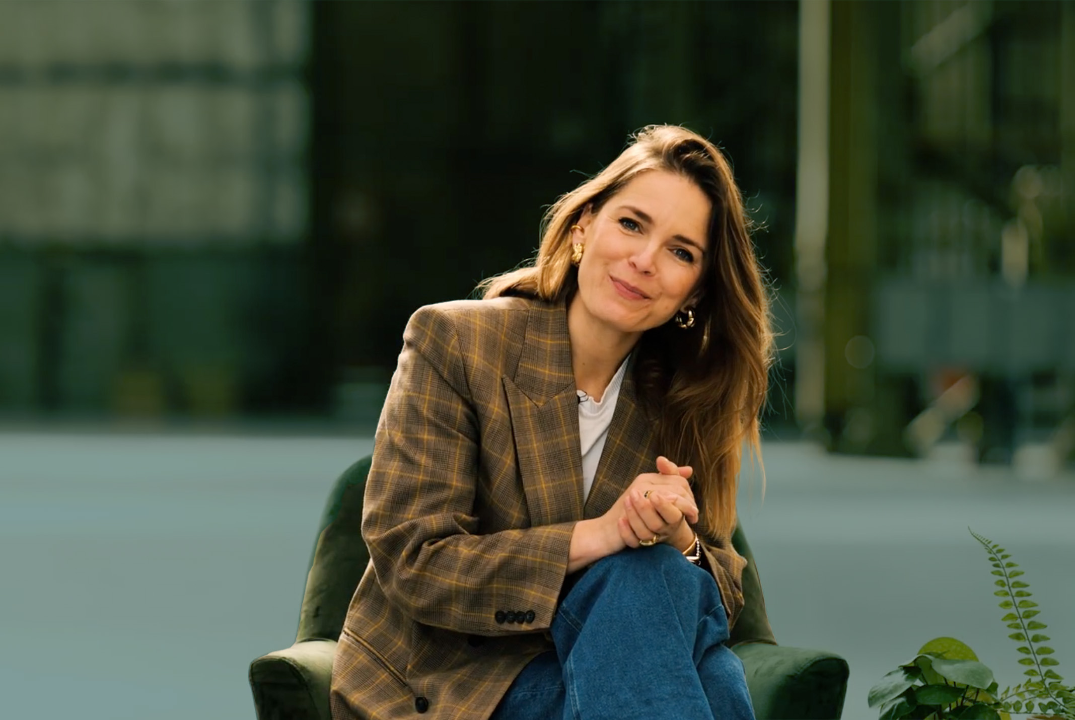 Vrouwelijke dagvoorzitter Hanna Verboom