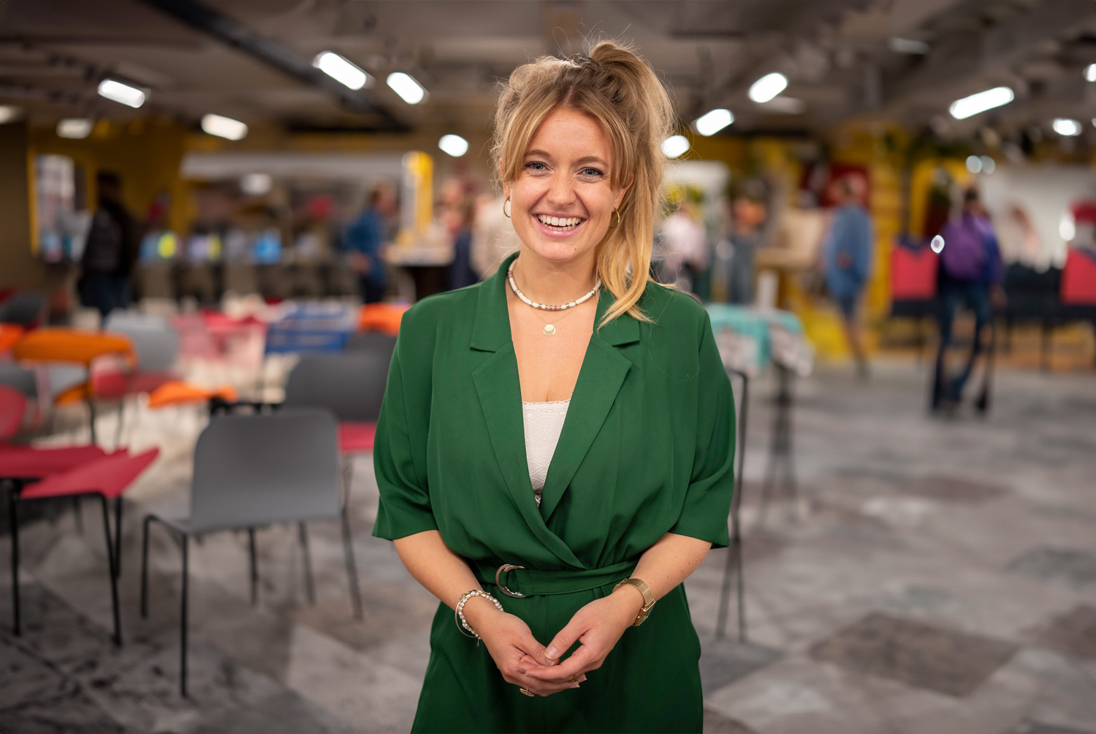 Tessel Zandstra in groene colbert