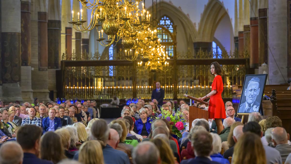 Over Natascha van Weezel