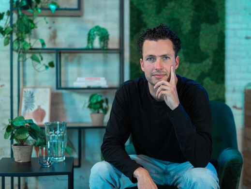 Job van Hooijdonk in studio werkspoor