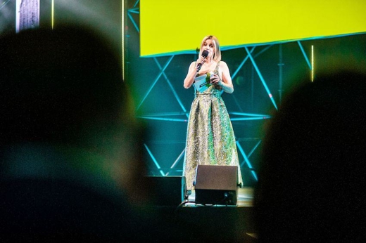 Victoria Koblenko voor groene achtergrond