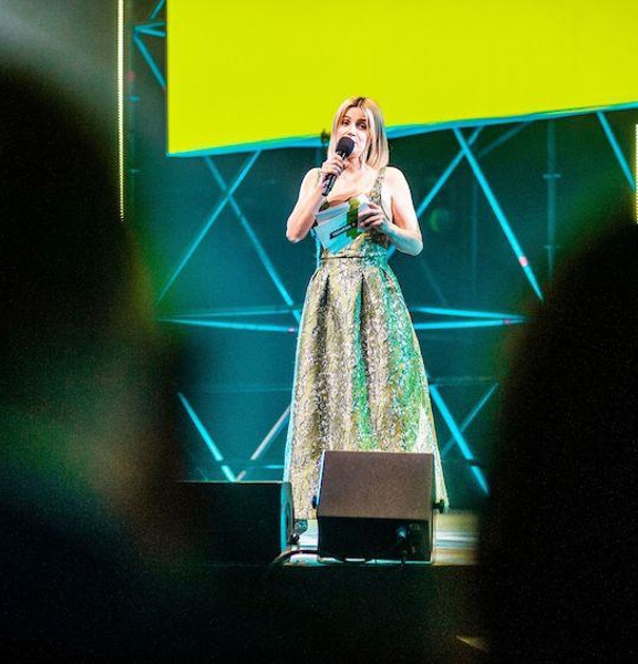 Victoria Koblenko voor groene achtergrond