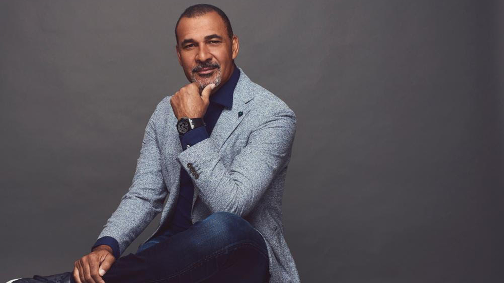 Ruud op een grijze achtergrond