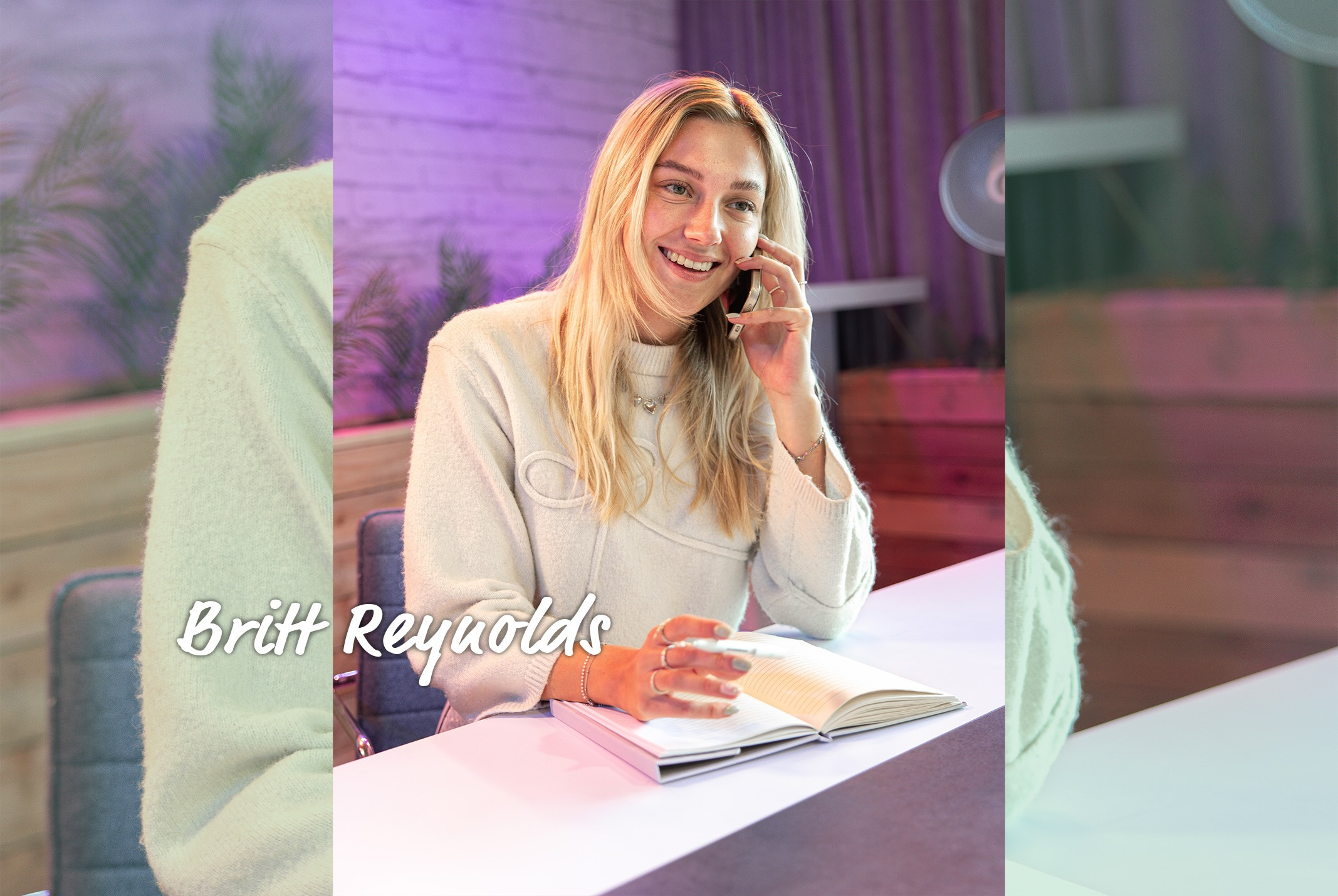 Britt Reynolds aan bureau