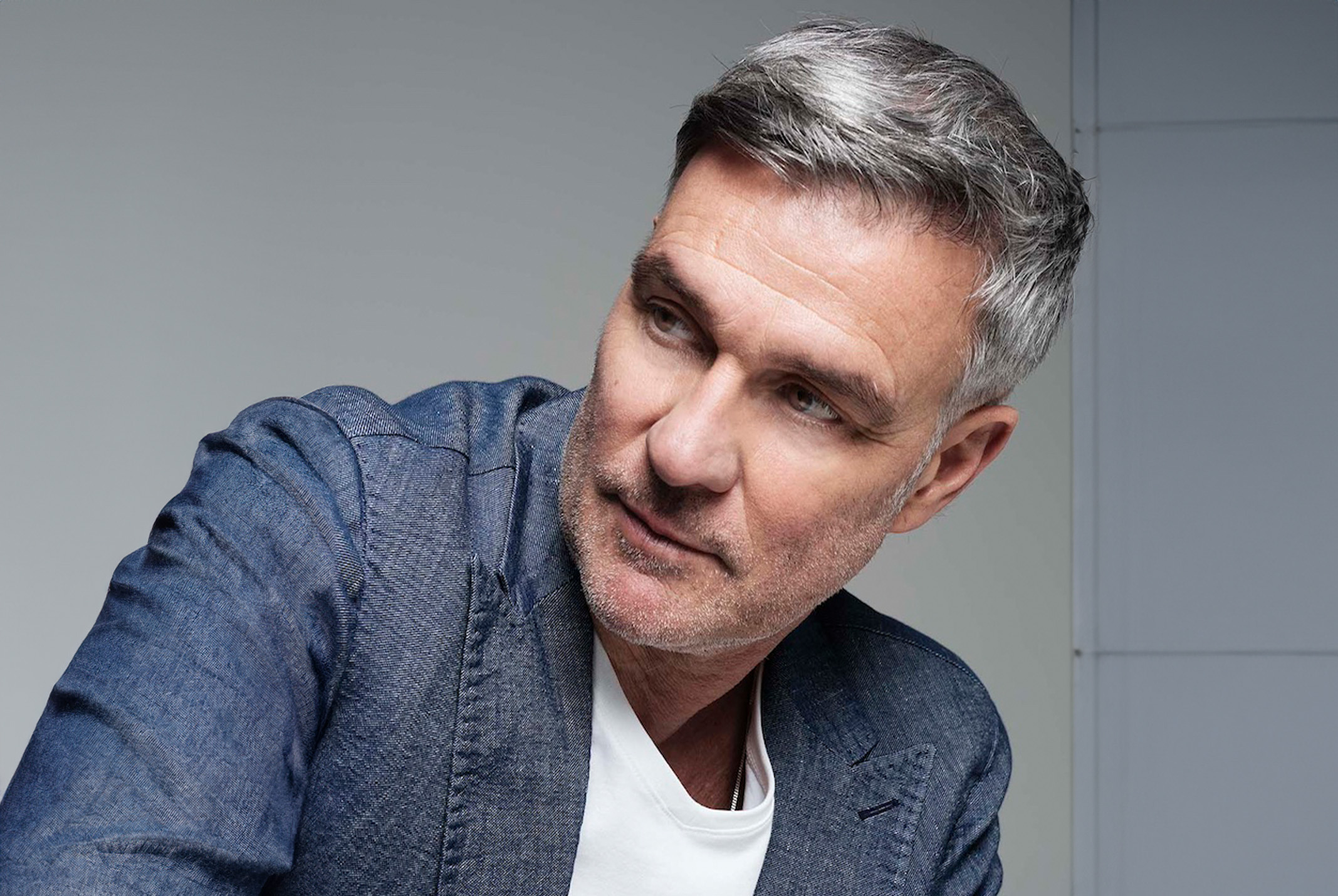 Viggo Waas in witte achtergrond