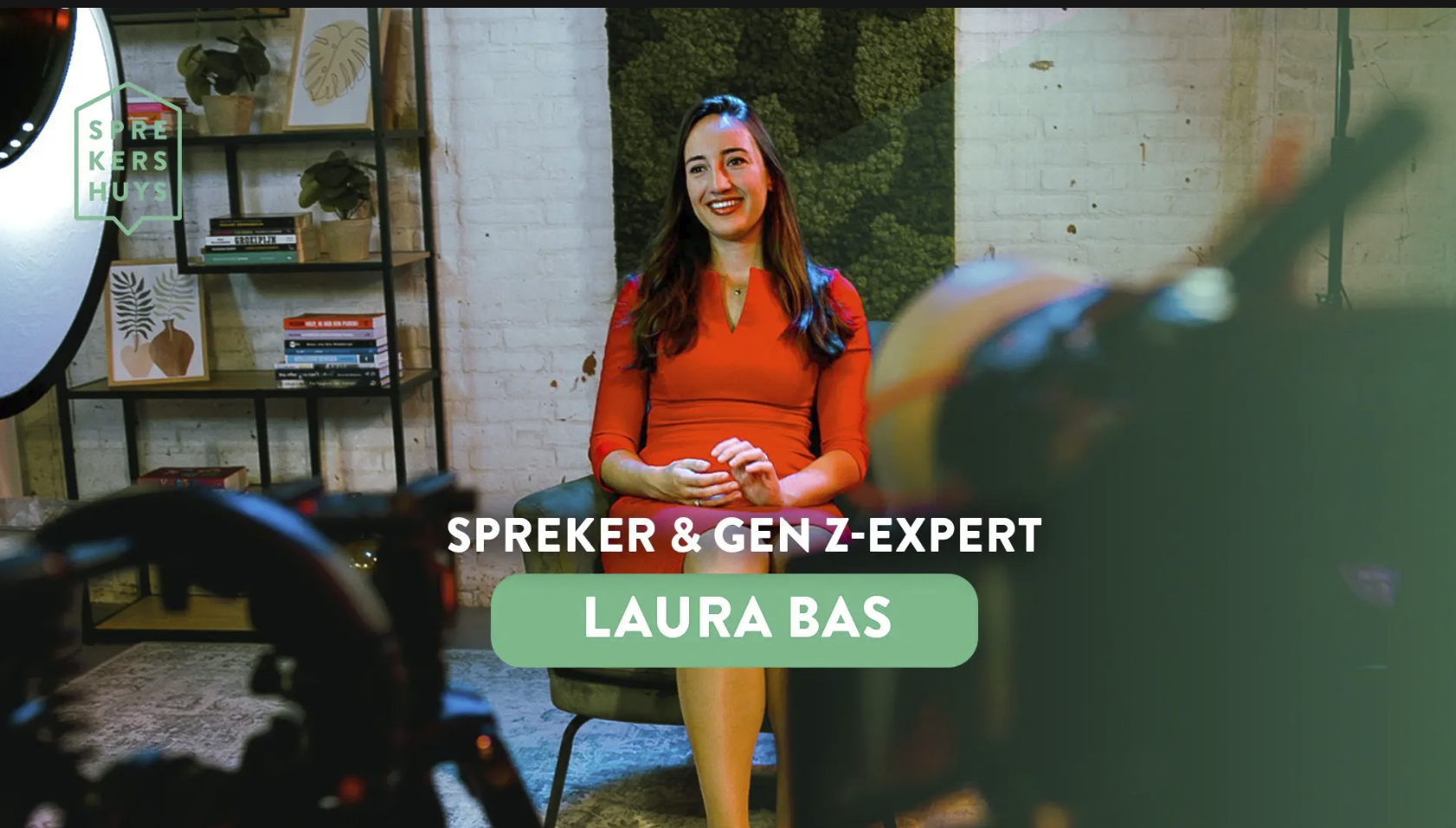 Laura Bas als generatie-expert wordt geinterviewd door Sprekershuys