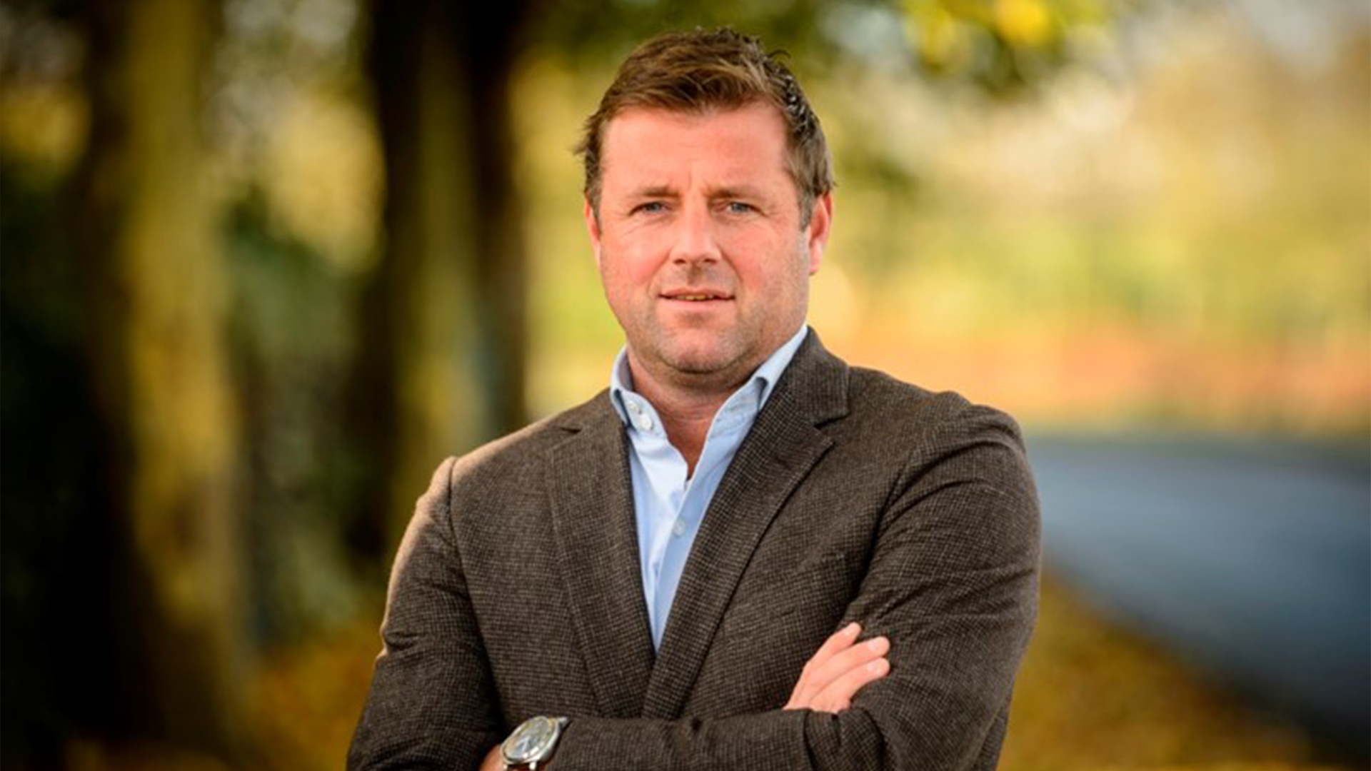 marc lammers met een net jasje aan