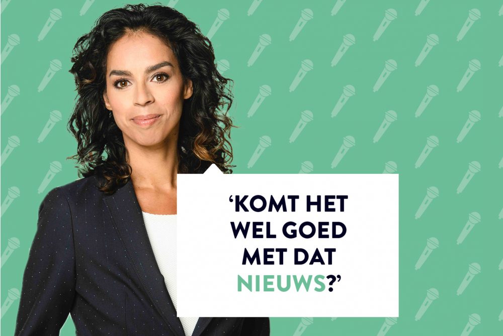 Ann Lynn Hamelink poserend in blauwe kleding met de tekst 'Interview Ann-Lynn Hamelink'