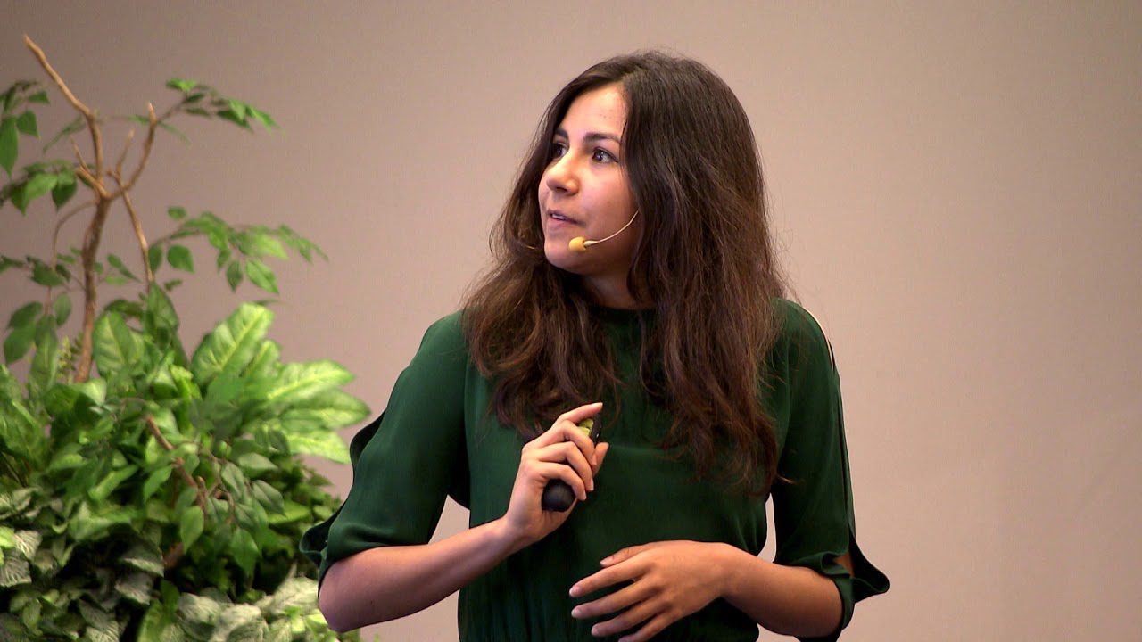 Talitha Muusse aan het spreken