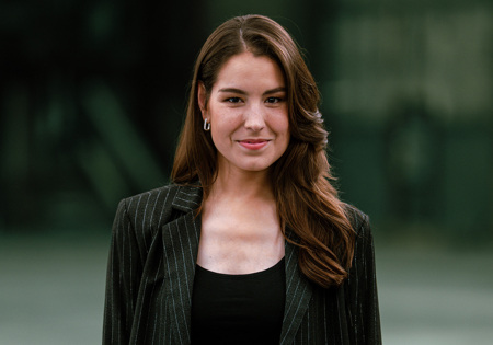 Amber Brantsen als journalist, presentator en vrouwelijke dagvoorzitter