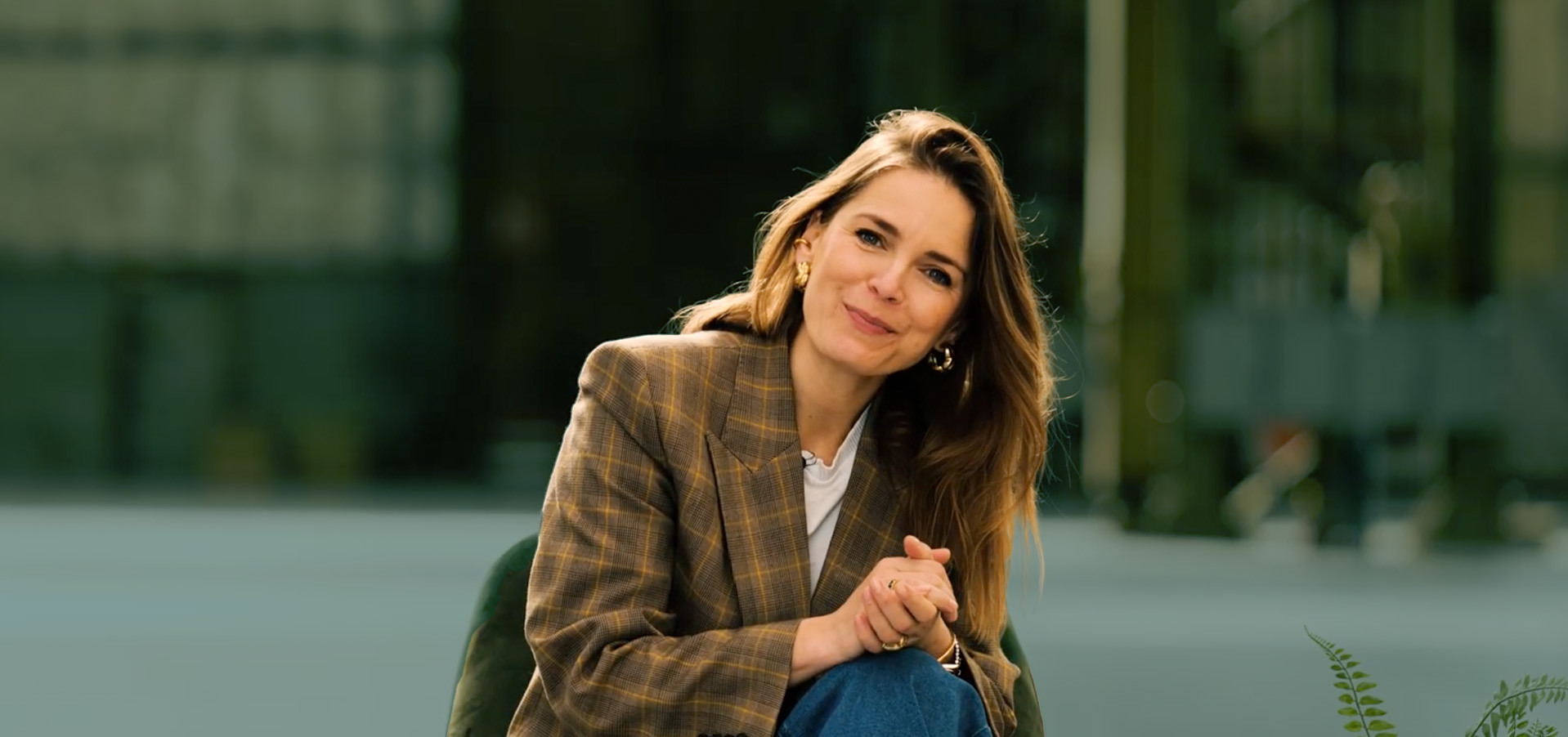 Vrouwelijke dagvoorzitter Hanna Verboom