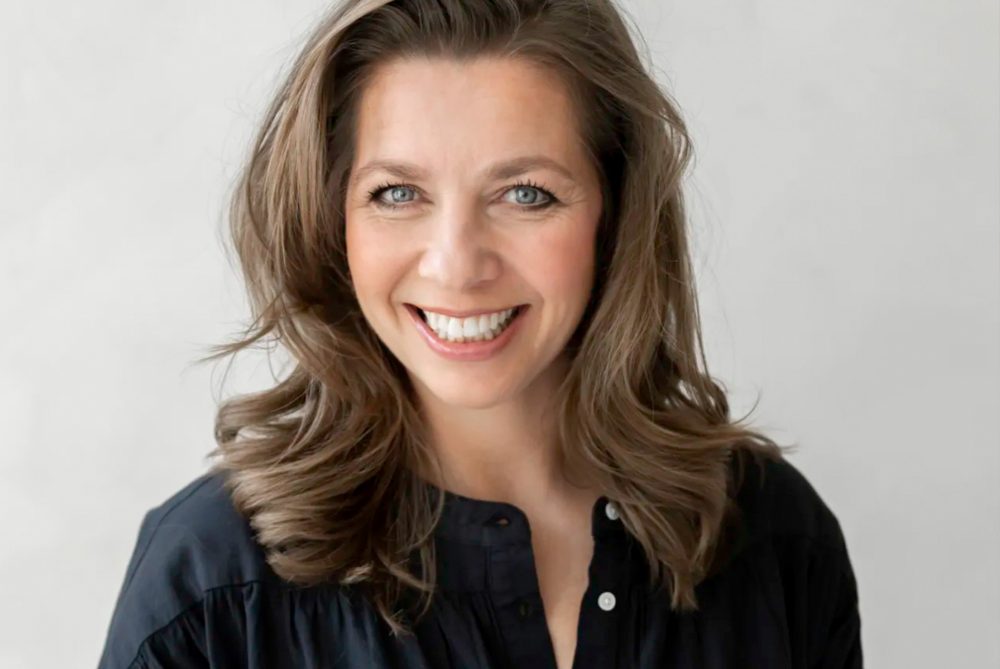 Pauline de Wilde grijze achtergrond