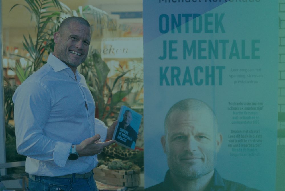 Michael Kortekaas voor zijn boek