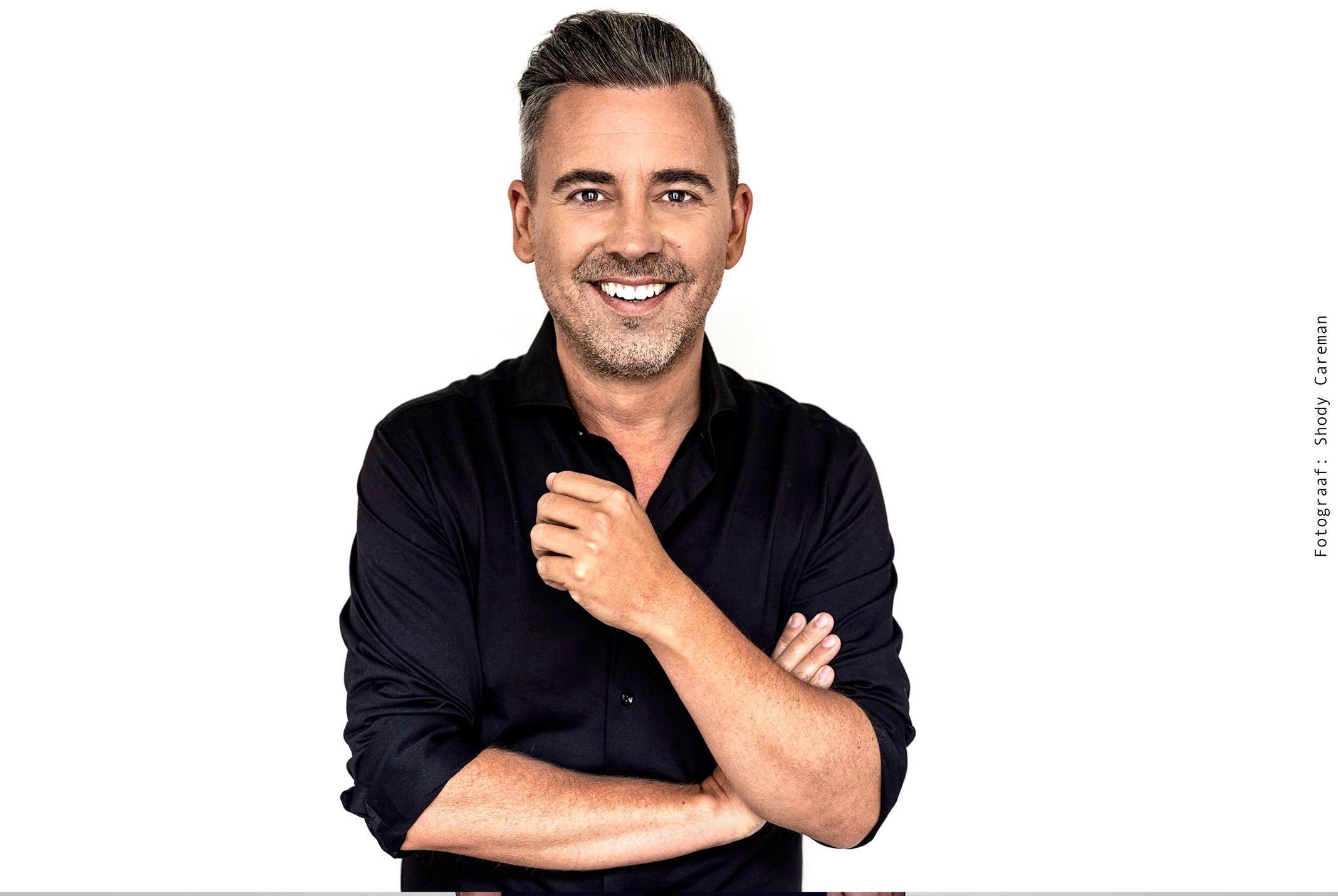 Manuel Venderbos witte achtergrond en zwart shirt