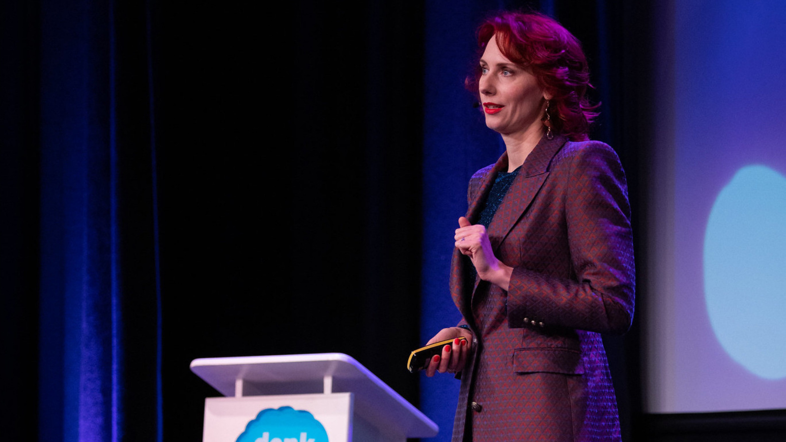 Eva Brouwer voor een stand