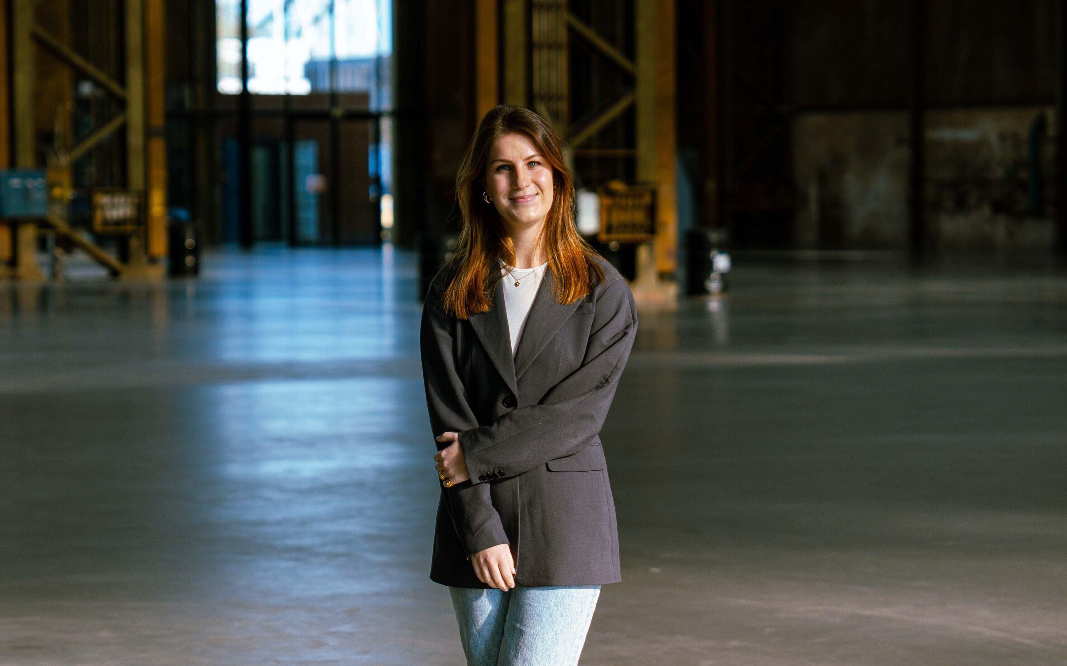 Shanna van Rooijen donkere achtergrond