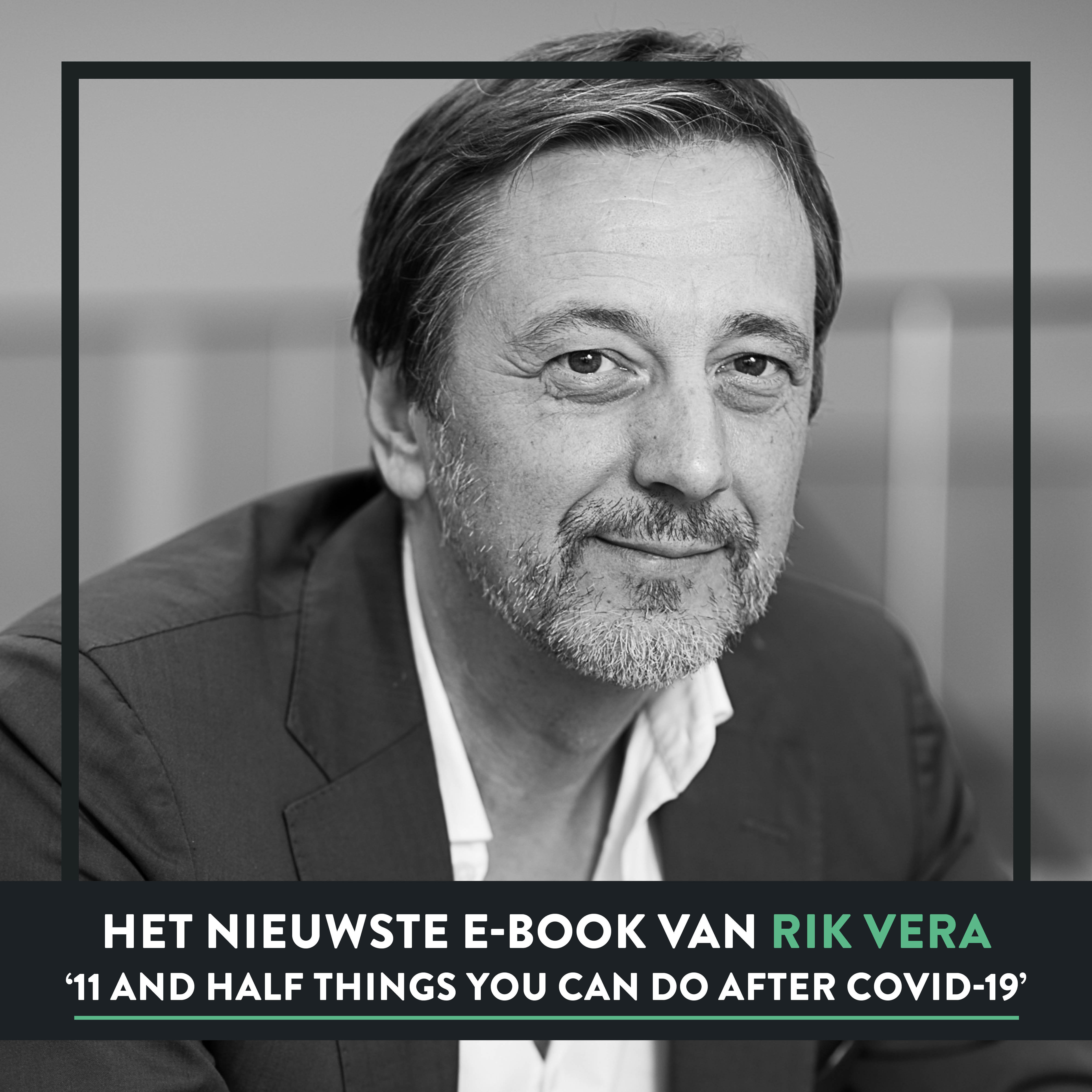 Rik Vera zwart wit foto met de titel erin