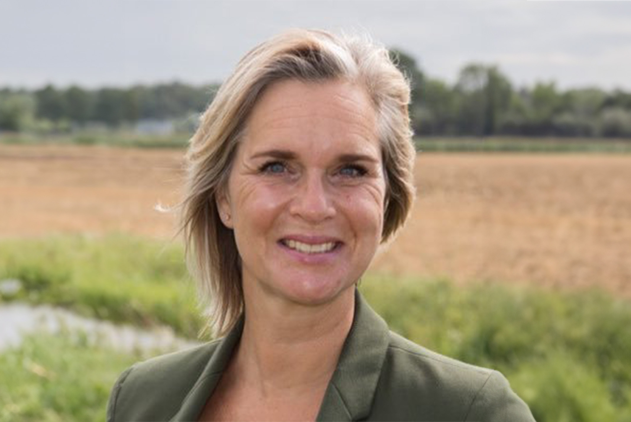 Esther de Snoo in gras weiland