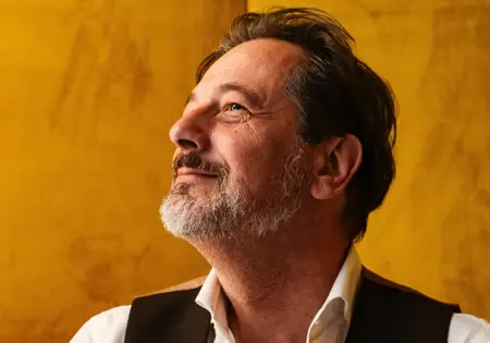 rik vera oranje achtergrond