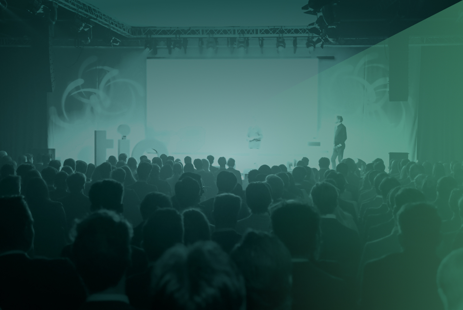 Afbeelding met publiek bij concert blauw gloed