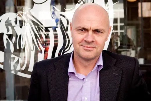 Jaap Korteweg in zwart pak
