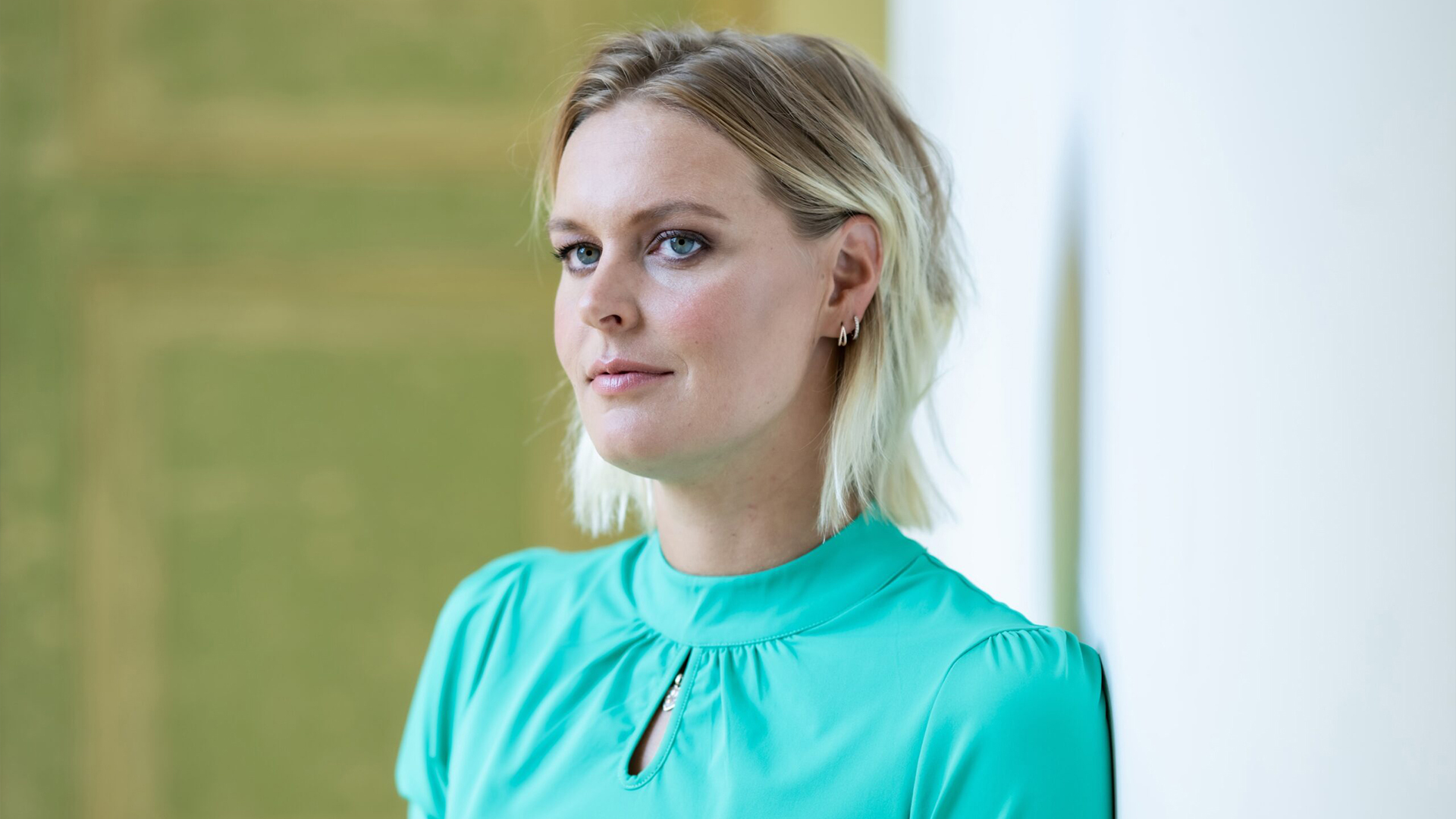 vrouw op witte achtergrond