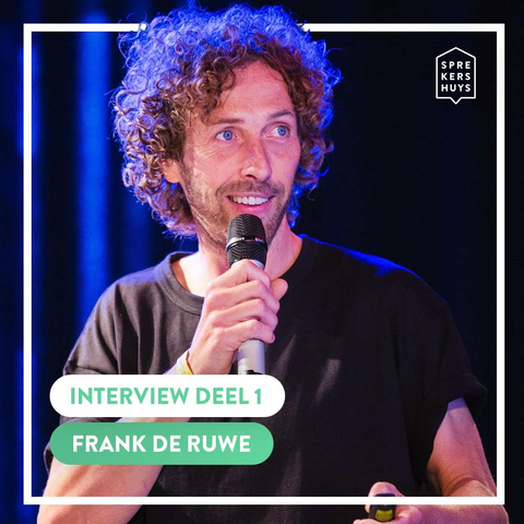 frank de ruwe met microfoon