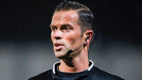 Bas Nijhuis op voetbalveld