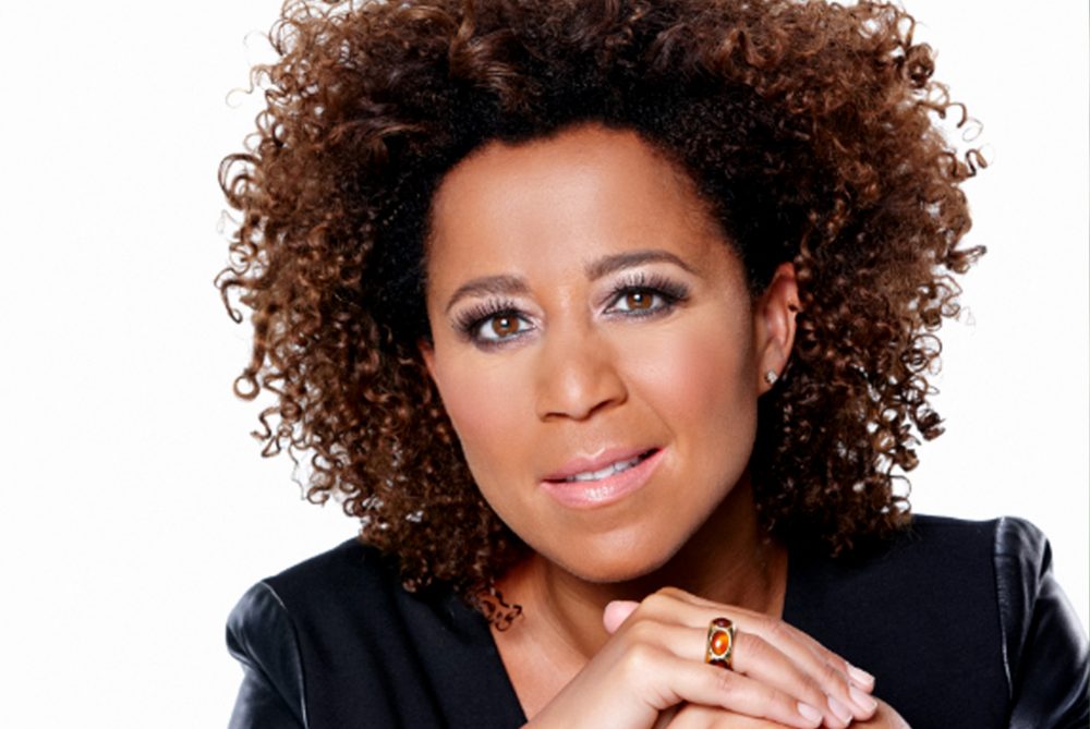 Diana Matroos voor witte backdrop