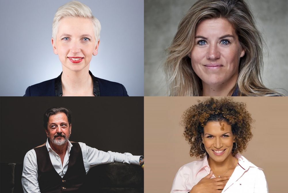 vier sprekers glimlachend