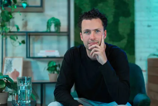 Job van Hooijdonk in studio werkspoor
