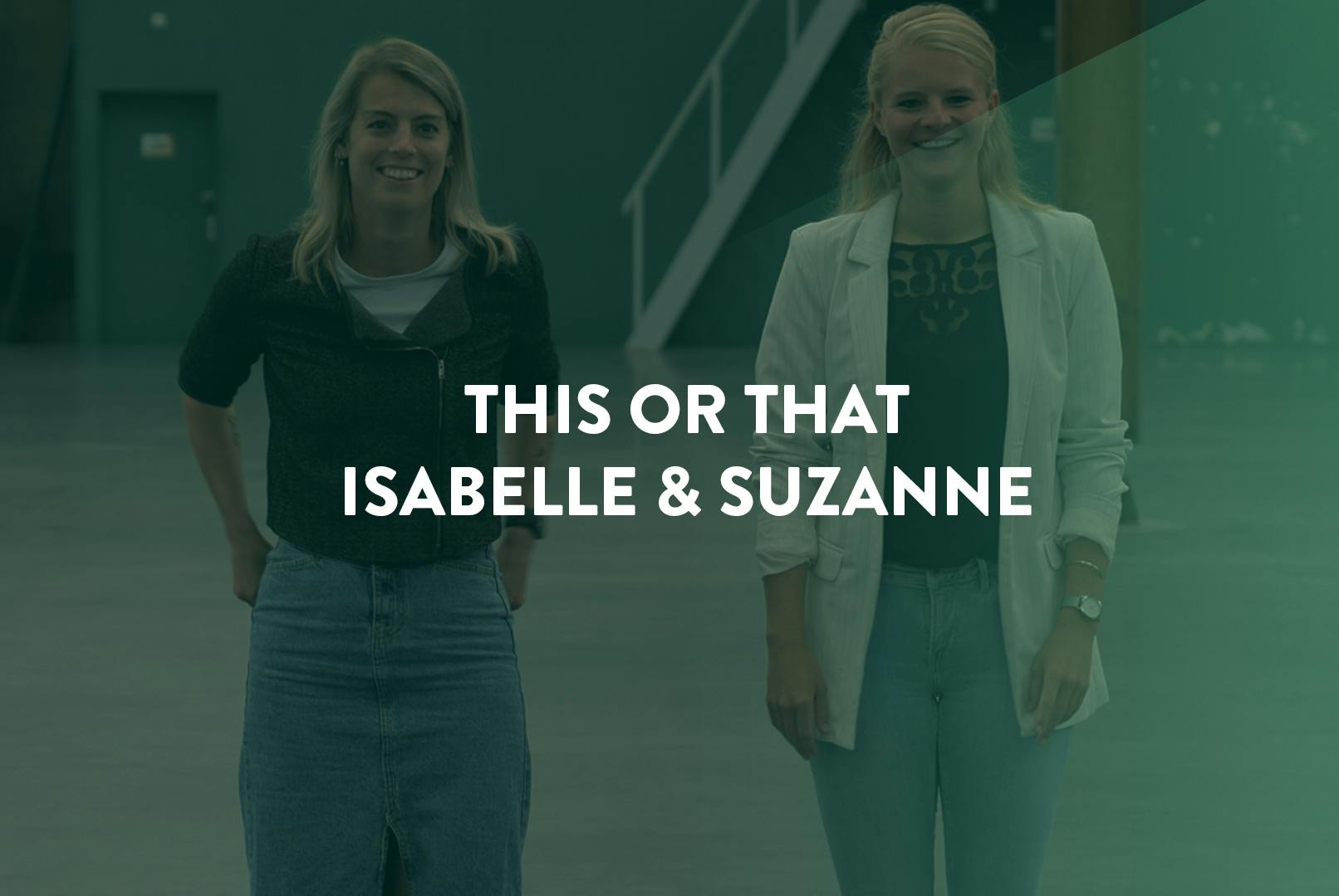Isabelle en Suzanne die lachend staan met de tekst 'this or that' ervoor.